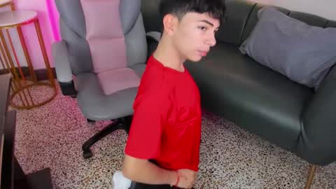 Snapshot of peter_chase chatting on 12.02.25 Peter online show from 12.02.25