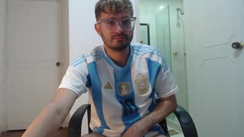 Snapshot of peter_x_annaud chatting on 02.04.25 FELIPE online show from 02.04.25