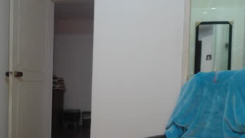 Snapshot of peter_x_annaud chatting on 09.27.25 FELIPE online show from 09.27.25