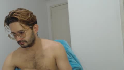 Snapshot of peter_x_annaud chatting on 09.29.25 FELIPE online show from 09.29.25