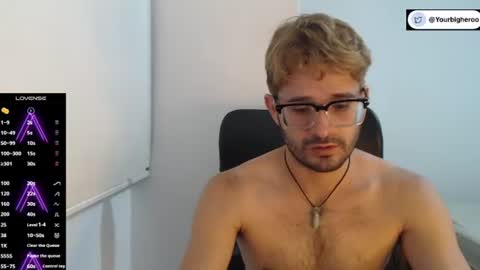 Snapshot of peter_x_annaud chatting on 08.08.26 FELIPE online show from 08.08.26