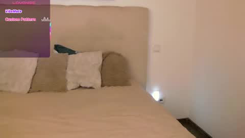 Snapshot of petersemily chatting on 04.25.26 Peters Emily online show from 04.25.26