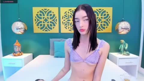 Snapshot of petiite_aliice chatting on 01.25.25 Alice online show from 01.25.25