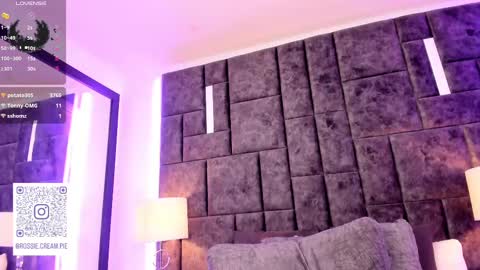 Im Rosse but u can call me Rossie or Rosita . online show from 02.21.25