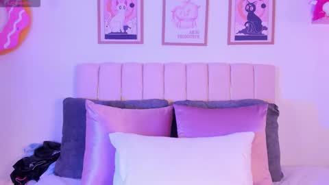 Im Rosse but u can call me Rossie or Rosita . online show from 10.31.25