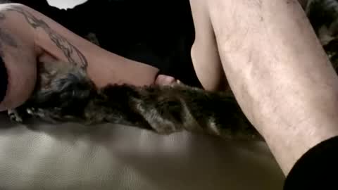 Petite4bear online show from 12.31.24