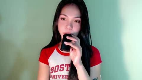 Snapshot of petite_angelx chatting on 11.02.25 angel online show from 11.02.25