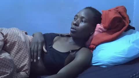 petite_bella21 online show from 04.11.26