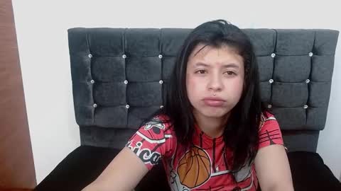 Snapshot of petite_coral chatting on 10.23.25 petite online show from 10.23.25