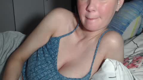 petite_danielle online show from 07.04.26