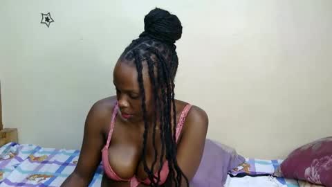 Snapshot of petite_desiree chatting on 11.28.25 Desiree online show from 11.28.25