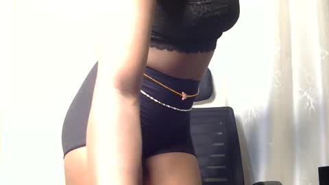 Snapshot of petite_freakette chatting on 03.21.26 Moon online show from 03.21.26