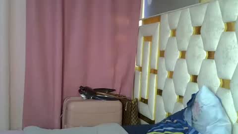 Snapshot of petite_lunar chatting on 11.13.25 Lunar online show from 11.13.25