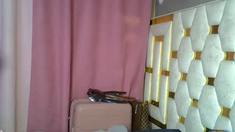 Snapshot of petite_lunar chatting on 11.14.25 Lunar online show from 11.14.25