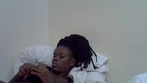 petite_melan online show from 11.12.25