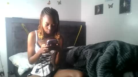 petite_queen69 online show from 06.08.26