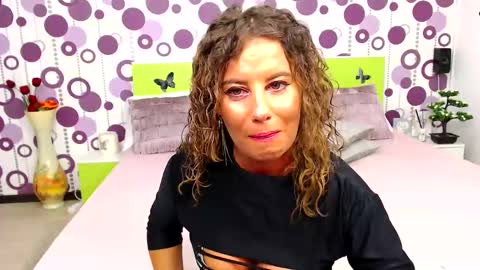 Snapshot of petitealyssa chatting on 01.08.25 Alyssa online show from 01.08.25