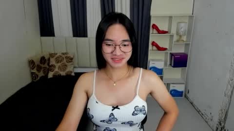 Snapshot of petiteasianmarian chatting on 01.08.26 bigcock Marian online show from 01.08.26