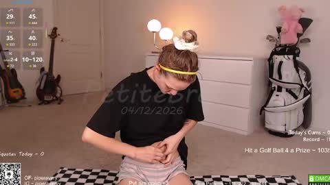 Snapshot of petitebrat chatting on 04.12.26 PiperAvery online show from 04.12.26