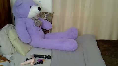 Snapshot of petitecaramell chatting on 12.16.25 Caramel online show from 12.16.25