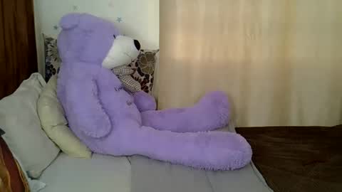 Snapshot of petitecaramell chatting on 12.17.25 Caramel online show from 12.17.25