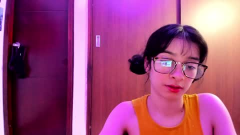 Snapshot of petitee_lunna chatting on 12.17.24 Lunna online show from 12.17.24