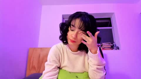 Snapshot of petitee_lunna chatting on 01.27.25 Lunna online show from 01.27.25