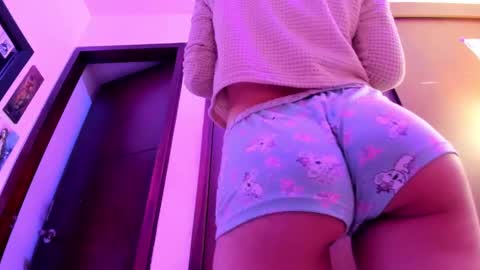 Snapshot of petitee_lunna chatting on 03.03.25 Lunna online show from 03.03.25