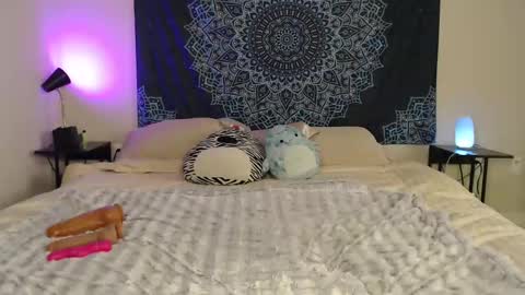 Snapshot of petitegirluvsdick chatting on 10.31.25 Bella online show from 10.31.25