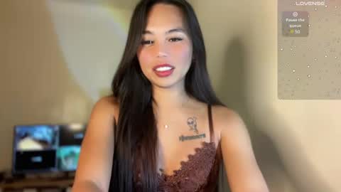 Snapshot of petitegirlx69 chatting on 01.12.25 miss lisa online show from 01.12.25