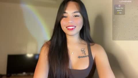 Snapshot of petitegirlx69 chatting on 01.17.25 miss lisa online show from 01.17.25
