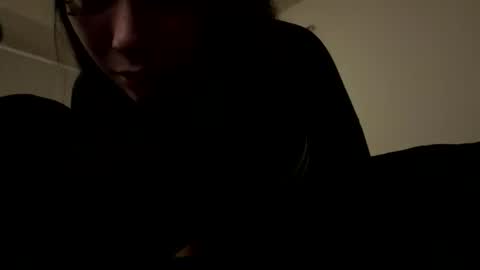 Snapshot of petitelatinamama chatting on 12.15.25 petitelatinamama online show from 12.15.25