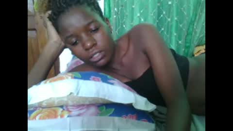 petitesweetchiq online show from 10.30.25