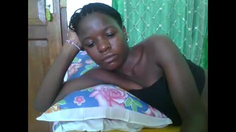 petitesweetchiq online show from 11.29.25