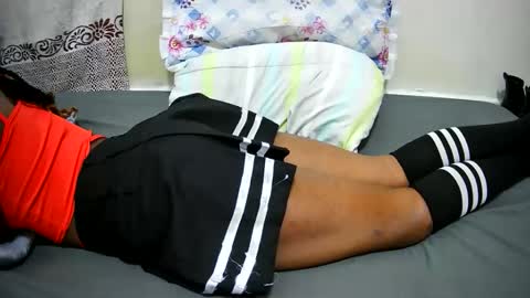 Snapshot of petitetasha chatting on 11.30.25 petitetasha online show from 11.30.25