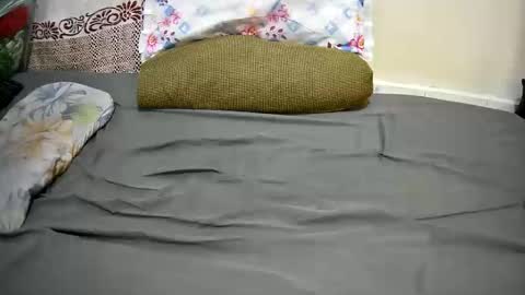 Snapshot of petitetasha chatting on 12.01.25 petitetasha online show from 12.01.25