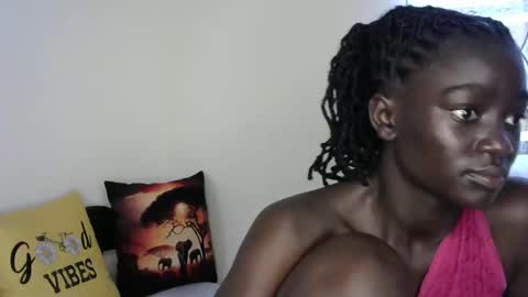 petitte_gyaal online show from 10.24.25