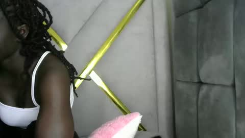 petitte_gyaal online show from 11.21.25