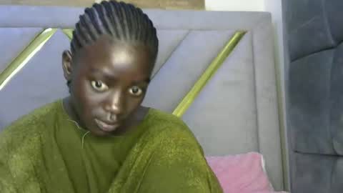 petitte_gyaal online show from 11.22.25