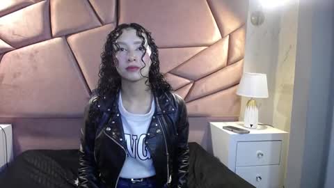 Snapshot of pettymoon chatting on 10.18.25 Moon online show from 10.18.25