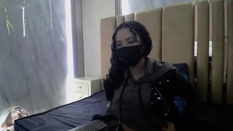 Snapshot of pettymoon chatting on 10.21.25 Moon online show from 10.21.25