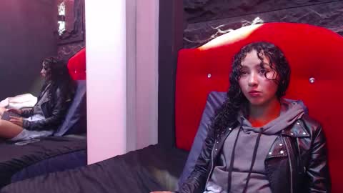 Snapshot of pettymoon chatting on 10.24.25 Moon online show from 10.24.25