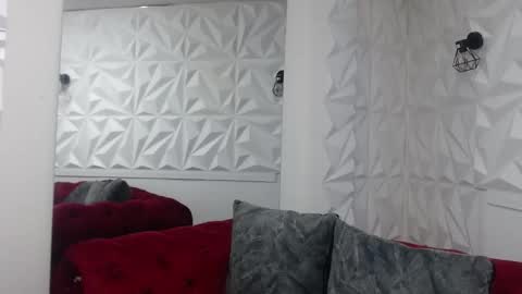 Snapshot of pettymoon chatting on 10.29.25 Moon online show from 10.29.25