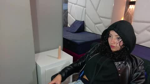 Snapshot of pettymoon chatting on 11.09.25 Moon online show from 11.09.25