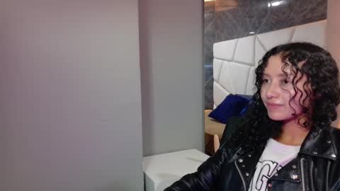 Snapshot of pettymoon chatting on 11.14.25 Moon online show from 11.14.25