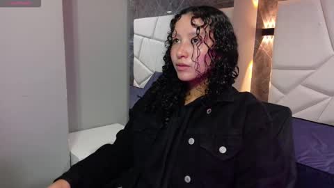 Snapshot of pettymoon chatting on 11.18.25 Moon online show from 11.18.25