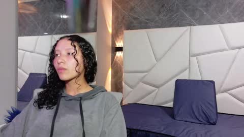 Snapshot of pettymoon chatting on 11.21.25 Moon online show from 11.21.25