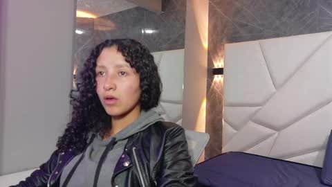 Snapshot of pettymoon chatting on 11.23.25 Moon online show from 11.23.25