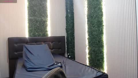 Snapshot of pettymoon chatting on 11.25.25 Moon online show from 11.25.25