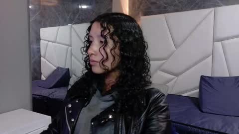 Snapshot of pettymoon chatting on 12.02.25 Moon online show from 12.02.25